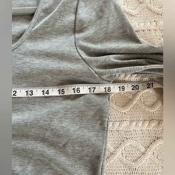 NWT Calvin Klein Gray Long Sleeve, Cropped Top, Slim, women’s size large - Picture 13 of 13